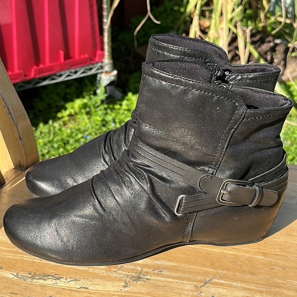 Bare Traps Woman’s Mid Wedge Hidden Heel Zip Up Pixie Ankle Booties Size 10 - Picture 3 of 15